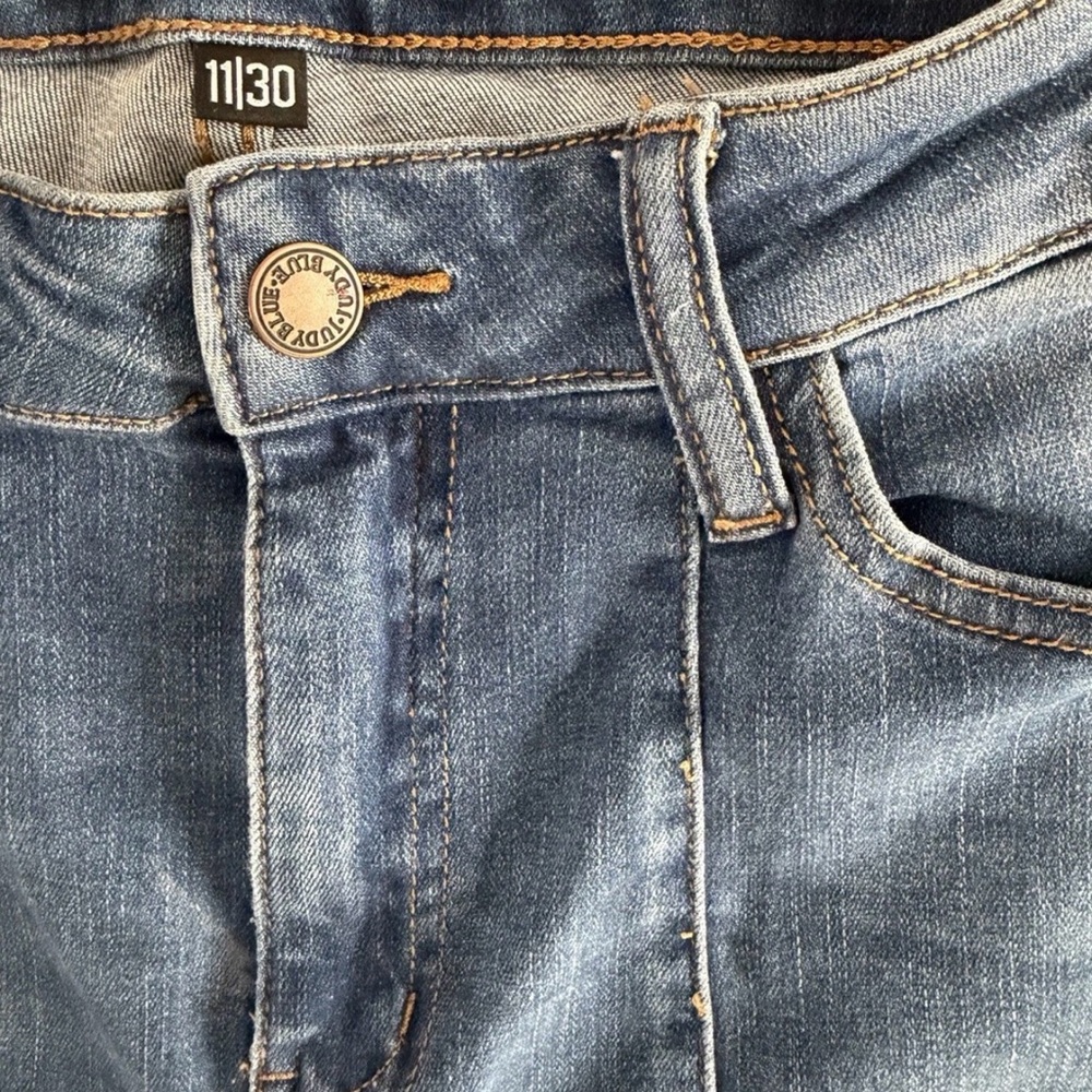 Judy Blue High-Rise Super Flare Jeans with Front Seam & Raw Hem – Size 11/30 - Picture 2 of 4